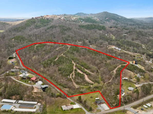 1661 Mitchell Dr, Pigeon Forge, TN 37876