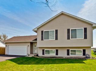 1611 Wildflower Ln, Harvard, IL 60033