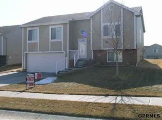 17109 Barnett St, Omaha, NE 68116