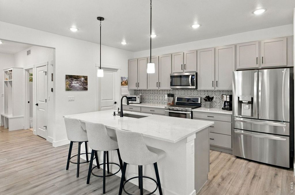 5966 Rendezvous Pkwy