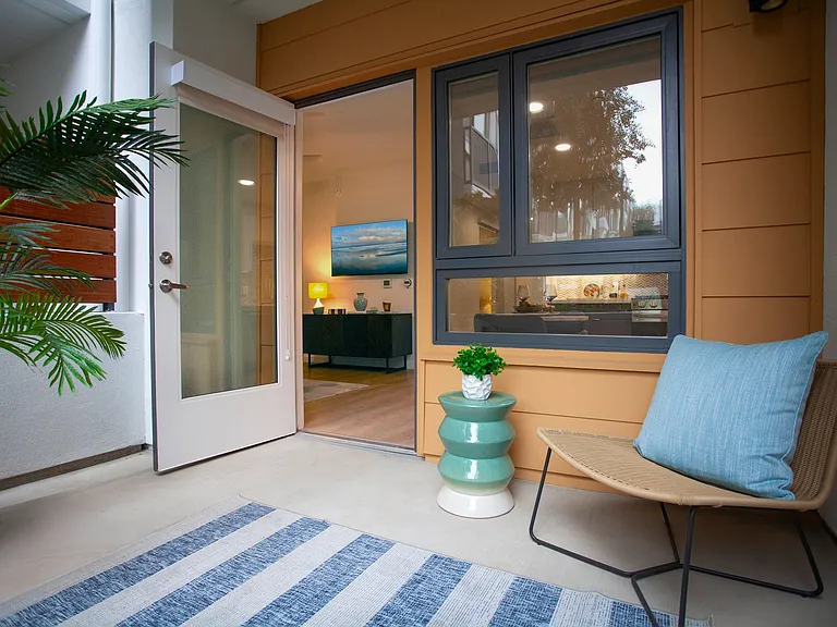 SYNC on Canoga — Photo 2