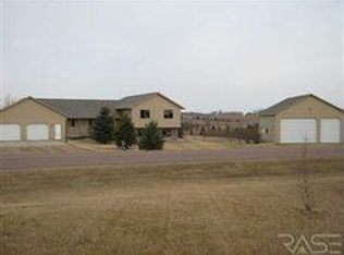 26781 Country Acre Dr, Sioux Falls, SD 57106