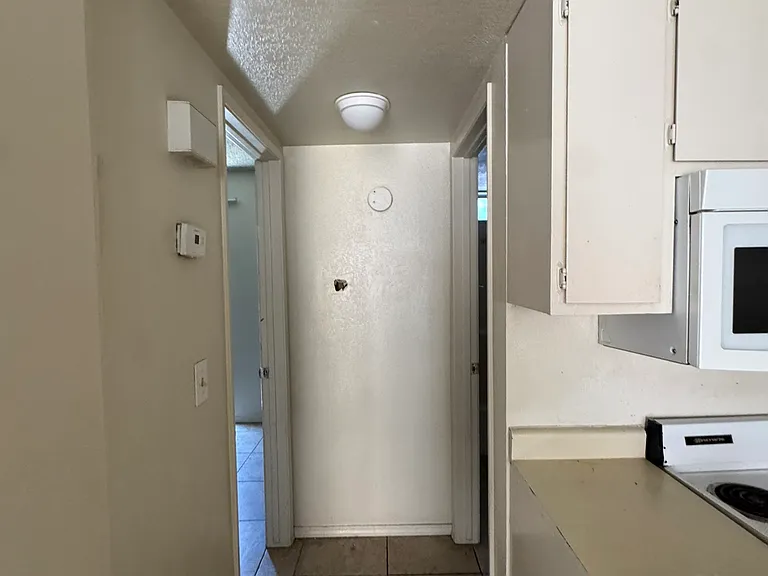 357 Rio Grande Ct #B — Photo 9