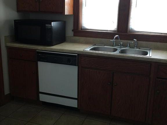 4th image of 2317 Oak Ave