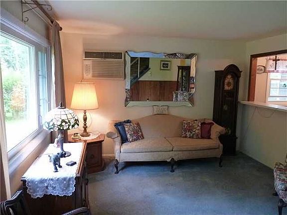 4th image of 11 Cortland Dr