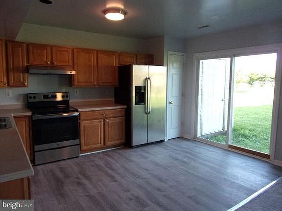 4th image of 100 Woodsedge Dr
