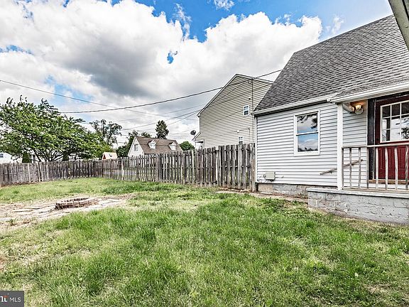3rd image of 3904 Elmwood St