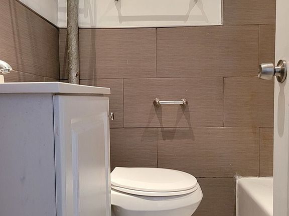 4th image of 95 Somers St #2