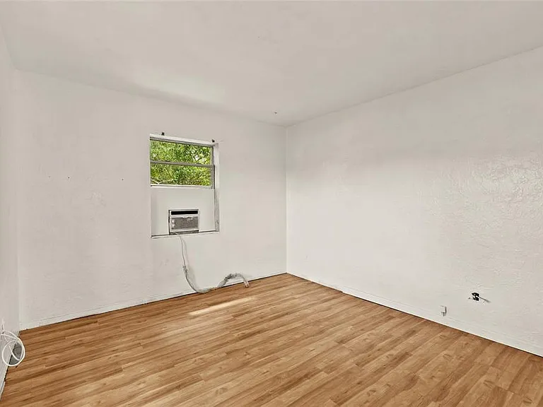 4222 18th St N — Photo 10