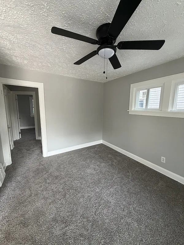 3 bed, 1.0 bath, 1080 sqft, $1,560 — Photo 3
