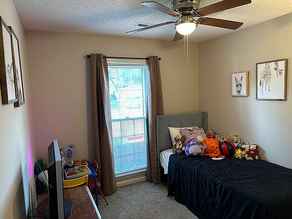 5th image of 135 Towne Square Rd