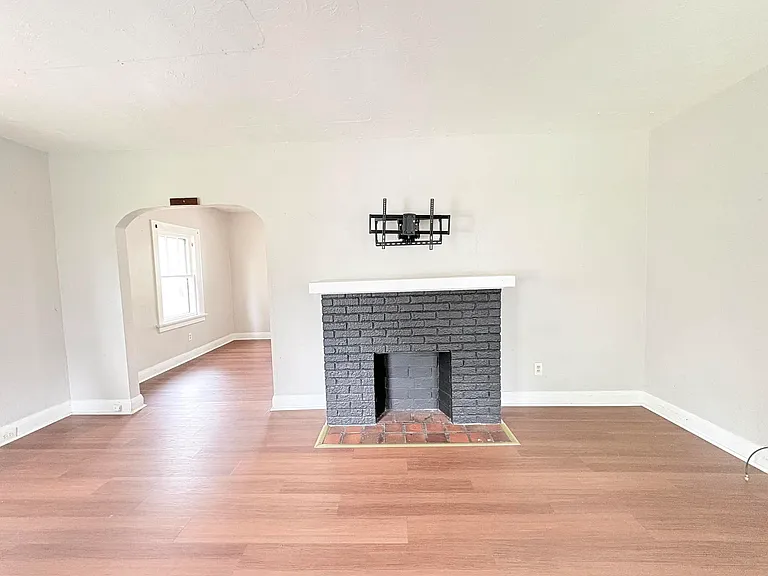 1019 Booth Ave — Photo 6