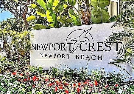 Newport Crest