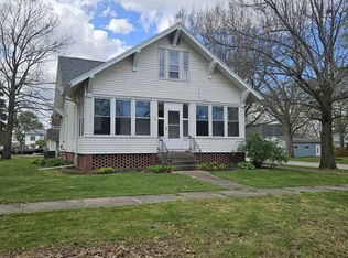 602 NE 2nd St, Aledo, IL 61231