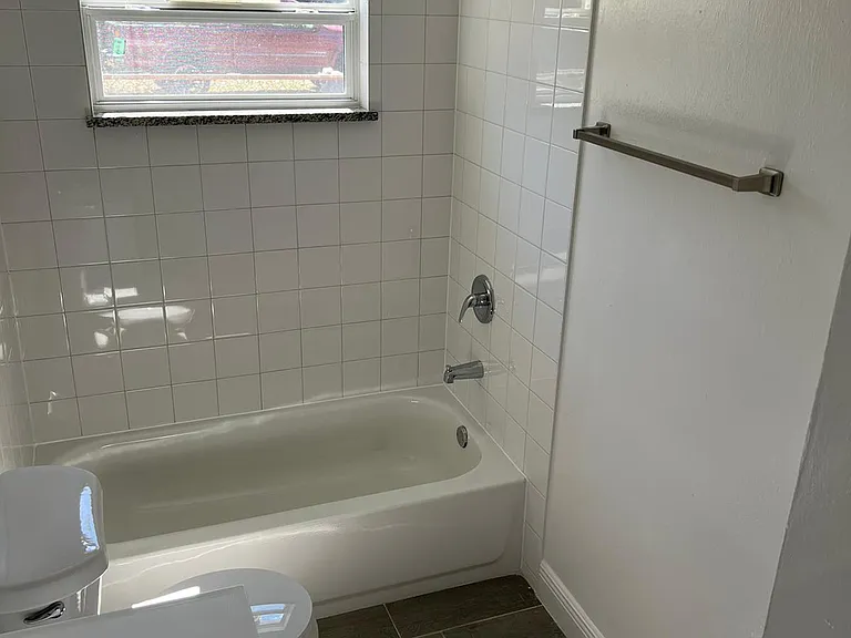 4421 N Clark Ave #B — Photo 1