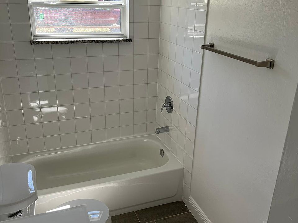 1st image of 4421 N Clark Ave #B