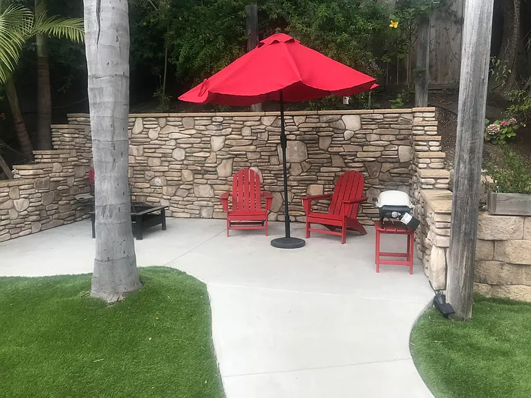 924R Valley Ave — Photo 2