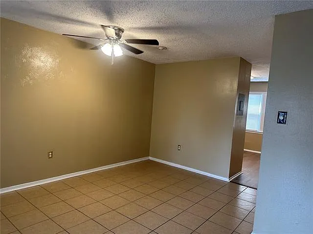300 Coral Ave #B — Photo 6