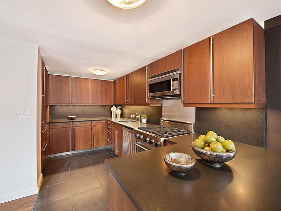 4th image of 305 2nd Ave APT 326