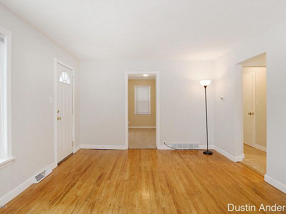 4th image of 117 W Roosevelt Ave