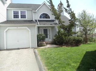 22 Rivendell Dr, Shelton, CT 06484