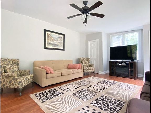 4th image of 4870 Mapleview Cres