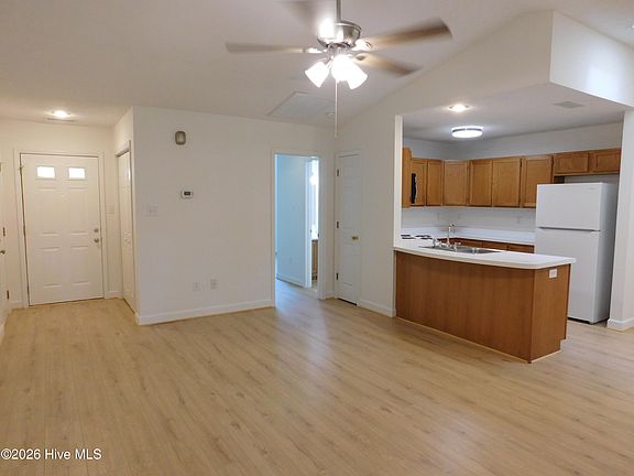 5th image of 208 Tobiano Dr
