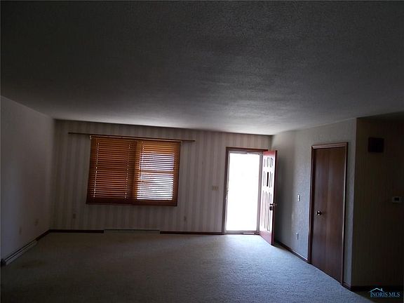 2nd image of 503 Oakwood Ln