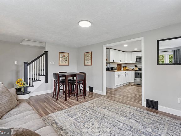 5th image of 2221 Hartley Ave