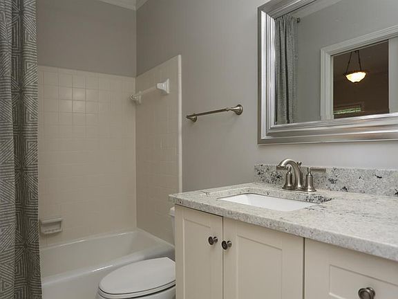 2nd image of 3640 Milton Park Dr