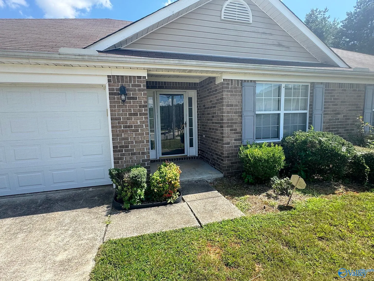 3 bed, 2.0 bath, 1734 sqft, $1,795 — Photo 2