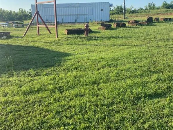 402 S 3rd St, McLoud, OK 74851