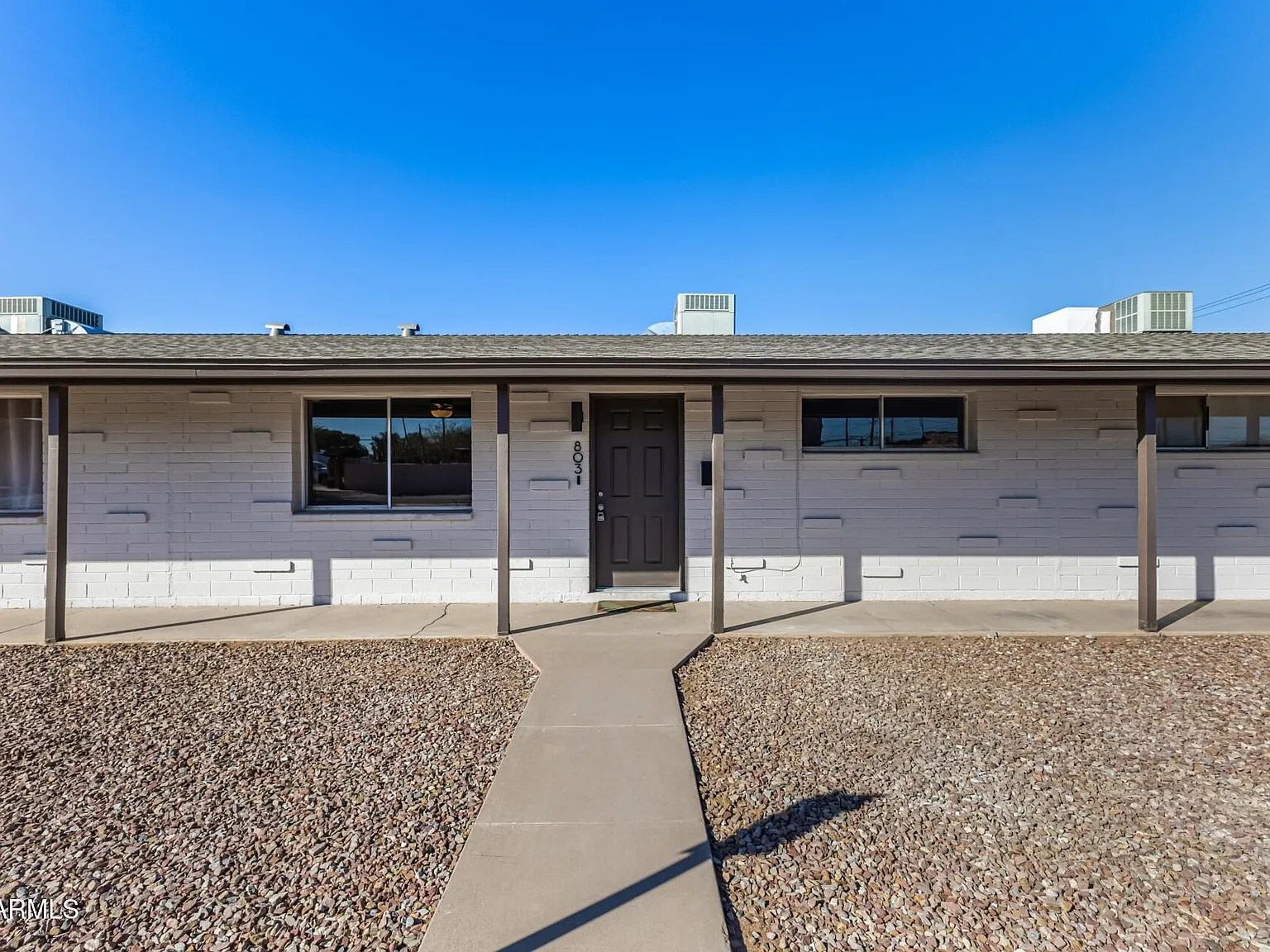 2 bed, 850 sqft, $1,300 — Photo 1