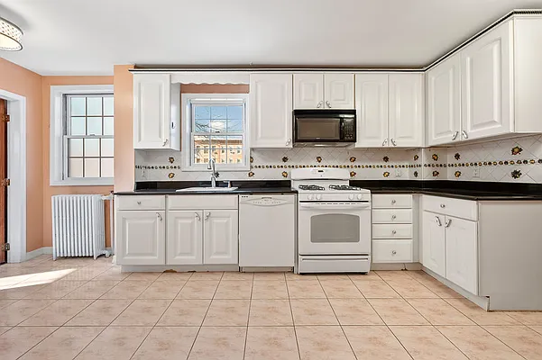 Rented by Poljan Properties Inc. | media 6