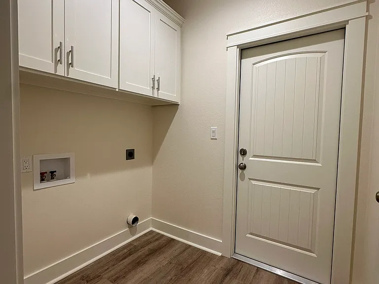 1210 N Glass St — Photo 5