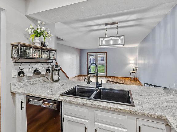 2nd image of 3191 Parkview Cir