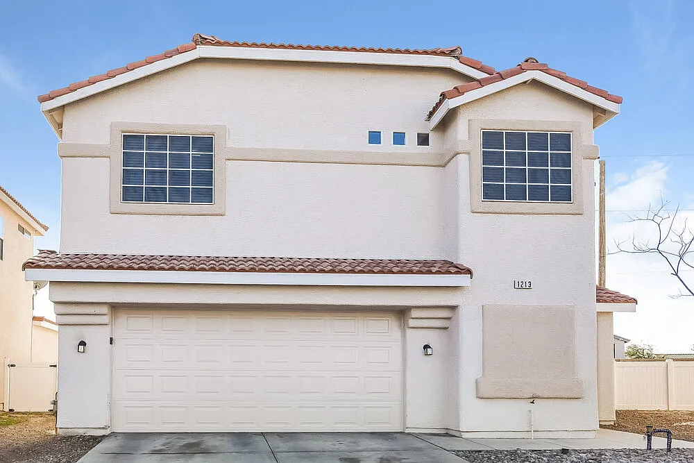 3 bed, 2.5 bath, 1584 sqft, $2,070 — Photo 1