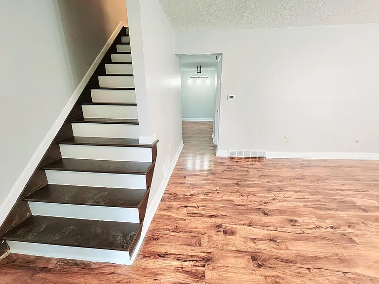 7556 Gordon Cir — Photo 2