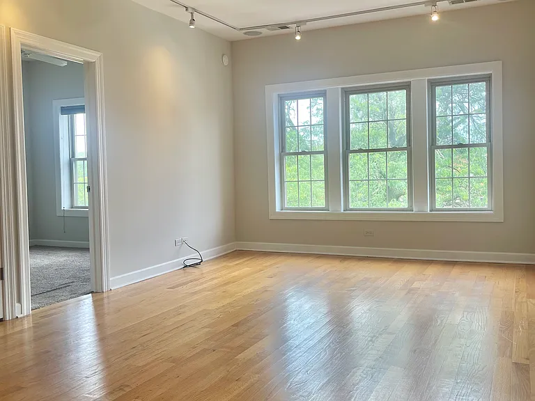837 E 52nd St #3N — Photo 6