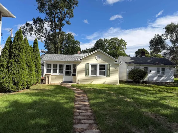 1030 Foster St, South Bend, IN 46617