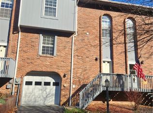 158 Old English Rd, Pittsburgh, PA 15237