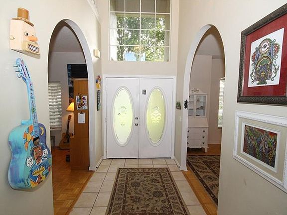 4th image of 523 Yorkshire Dr