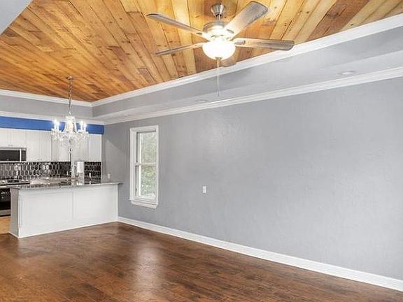 4th image of 803 S Vine Ave
