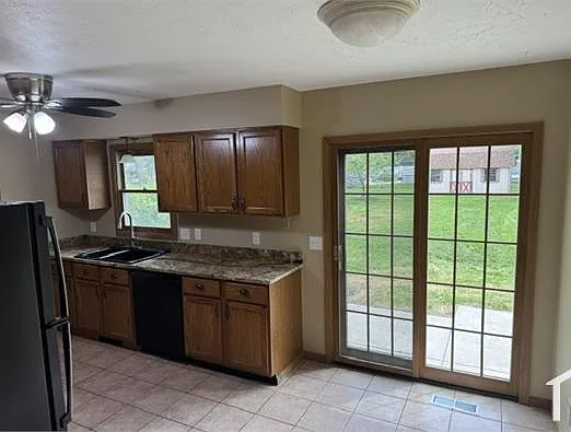 4643 Farley Dr — Photo 4