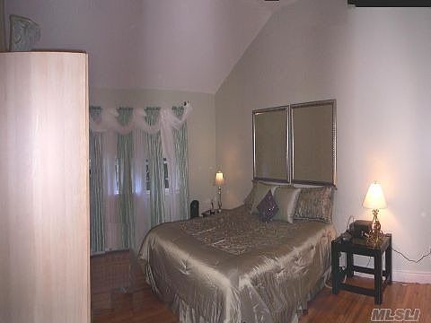 Master- HWF/ vaulted Ceiling