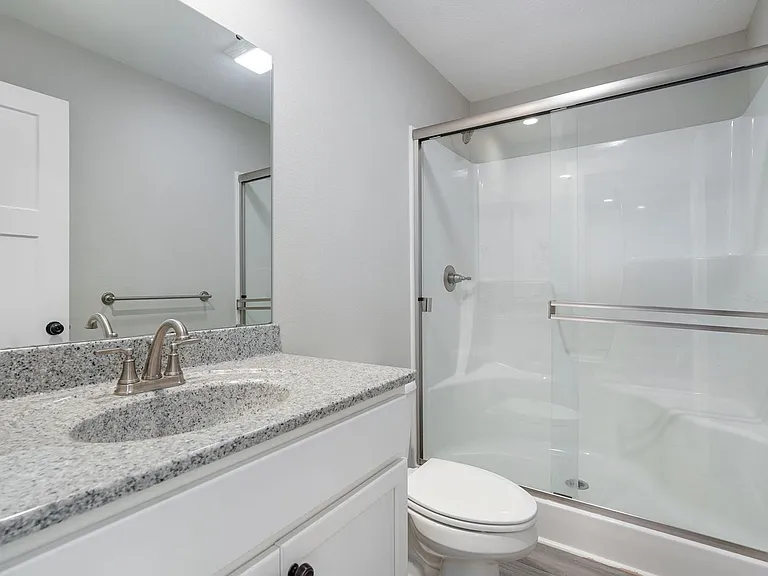1120 N Clay Ave — Photo 17