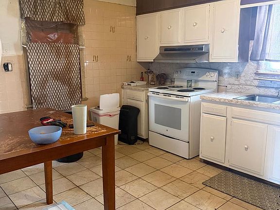4th image of 28 W Almond St
