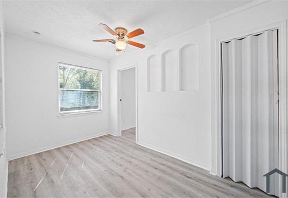 4th image of 10989 Parkwood