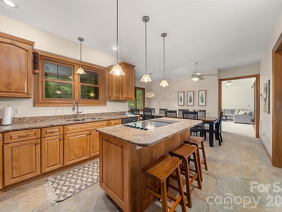 3rd image of 176 Hemlock Ln