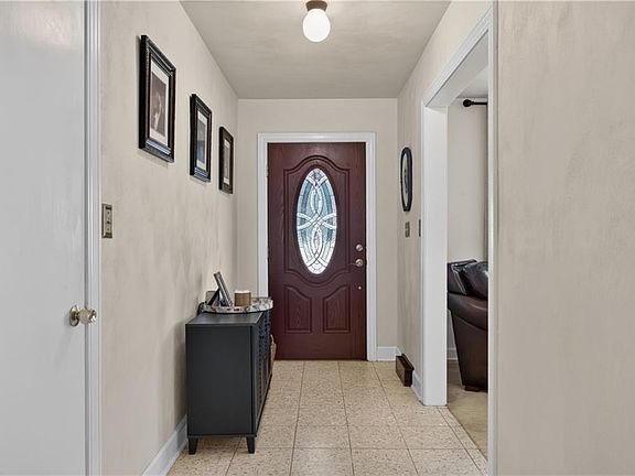 3rd image of 313 Pond Dr